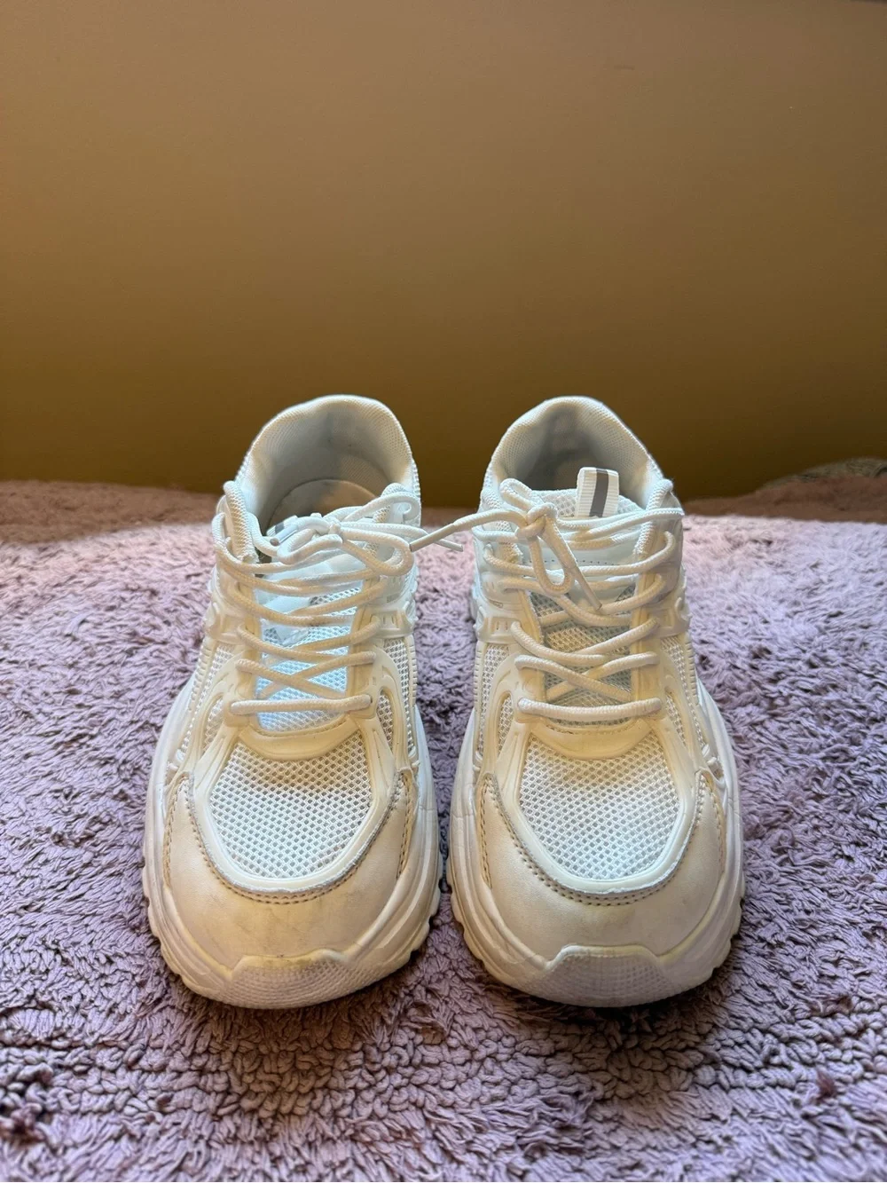 Women’s White Athletic Sneakers – Lightweight Everyday Trainers